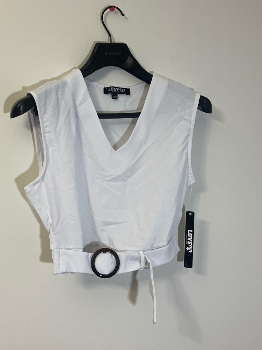 Love White V-Neck Sleeveless Crop Top with Belt size Large New - Picture 3 of 5